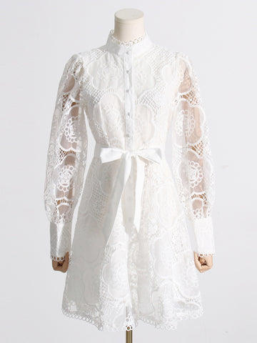 Woochic robe courte dentelle col montant brodée cintrée découpes blanc S